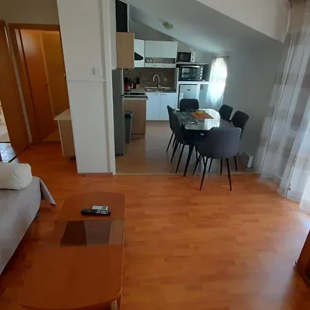 & With Swimming Pool Edi Apartment Vodice