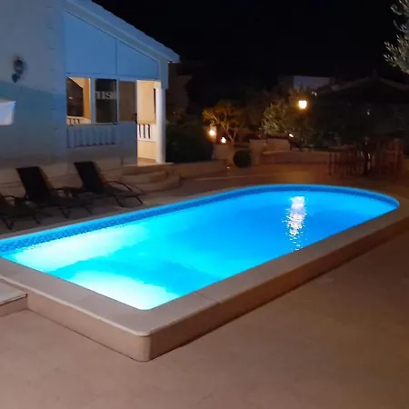 Apartment & With Swimming Pool Edi Vodice