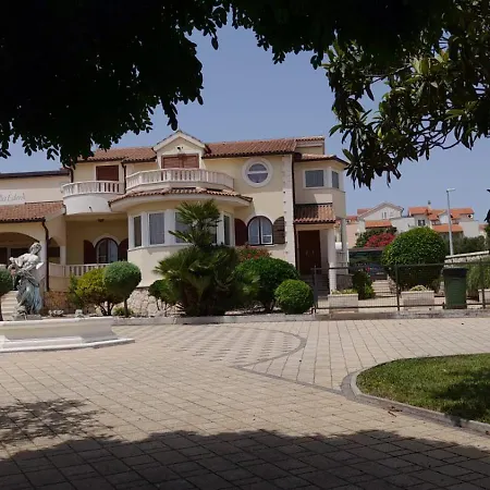 & With Swimming Pool Edi Apartment Vodice